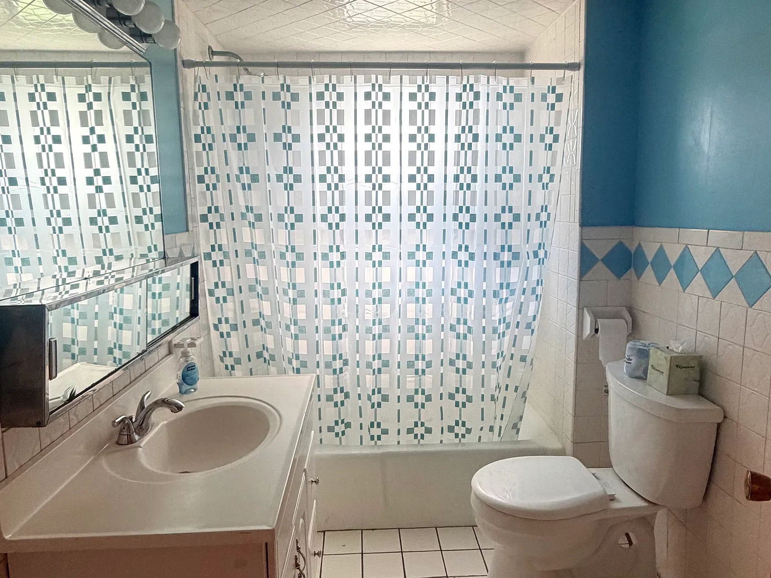 3 bed, 5000 sqft, $1,700 — Photo 4