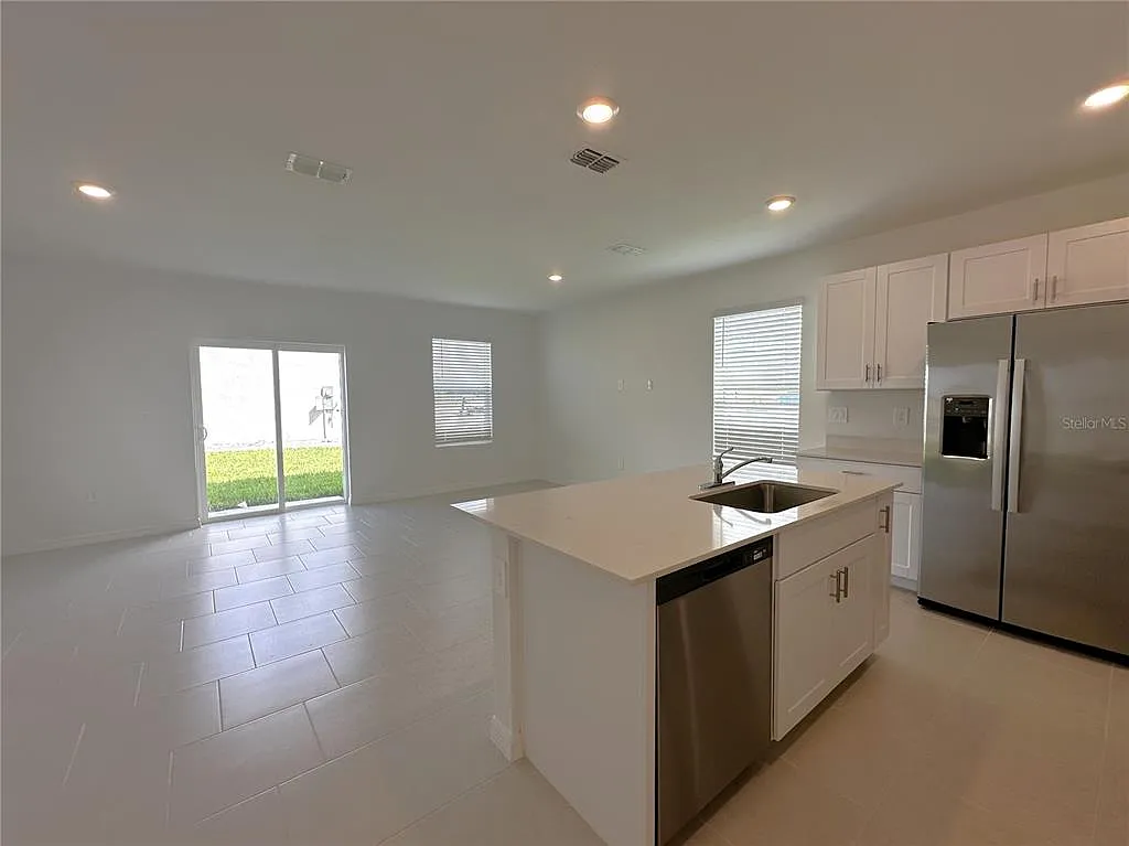 3 bed, 2.5 bath, 1392 sqft, $2,195 — Photo 4