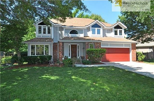 Welcome home to lovely and conveniently located Hawthorne Valley!