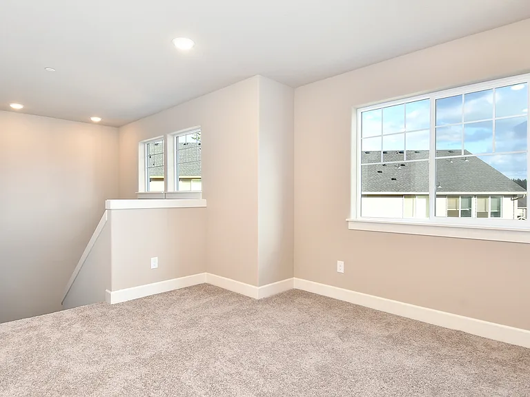 3625 NE Spruce Dr — Photo 6