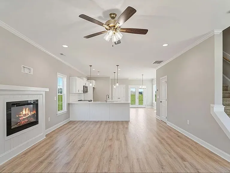 410 S Vance St — Photo 3