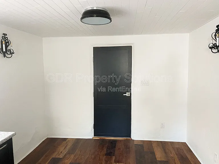 300 San Pasquale Ave NW #D — Photo 15