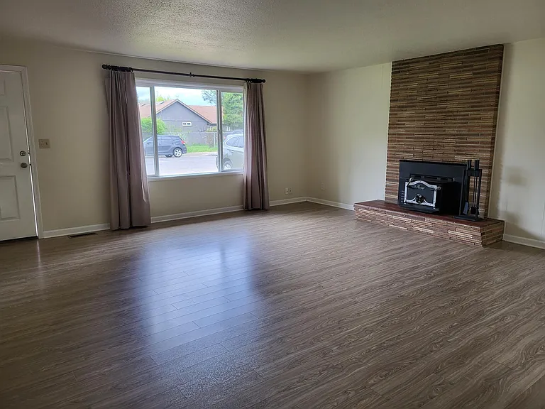 1585 Bogart Ln — Photo 6