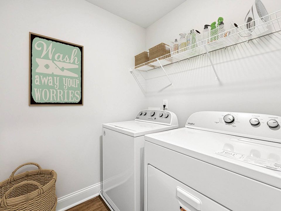 Westport floorplan full size washer & dryer.
