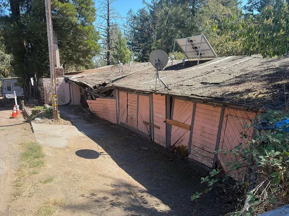 204 Armentieres Rd, Forestville, CA 95436