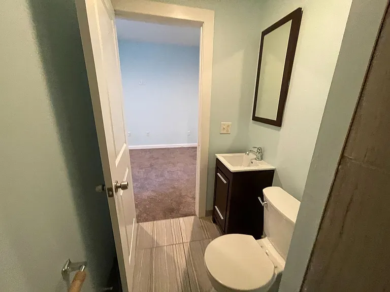 1411 W Thompson St — Photo 27
