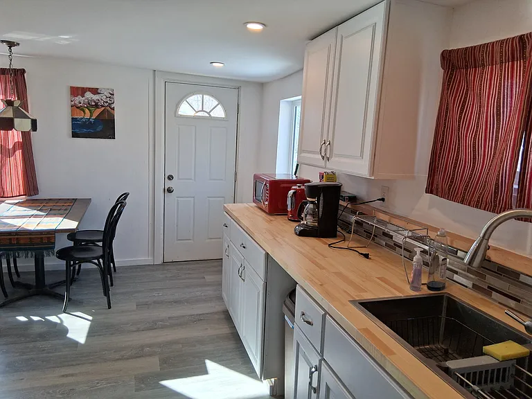 104 E Downey Ave — Photo 8