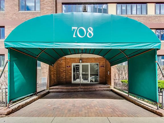 4th image of 708 W Bittersweet Pl APT 512