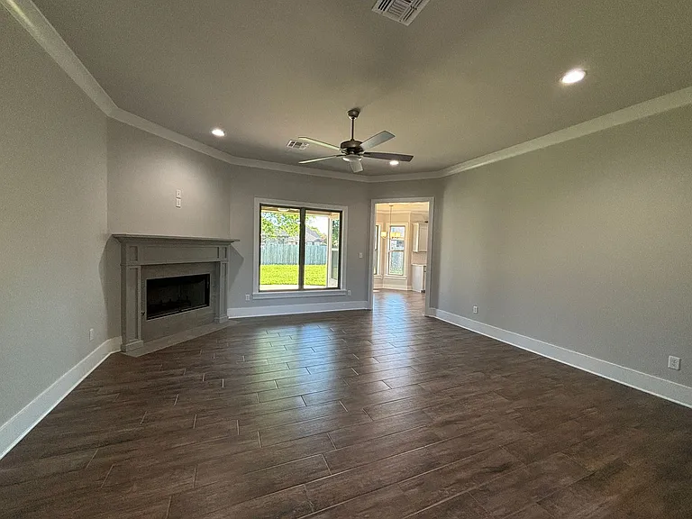 520 Half Moon Ct — Photo 3