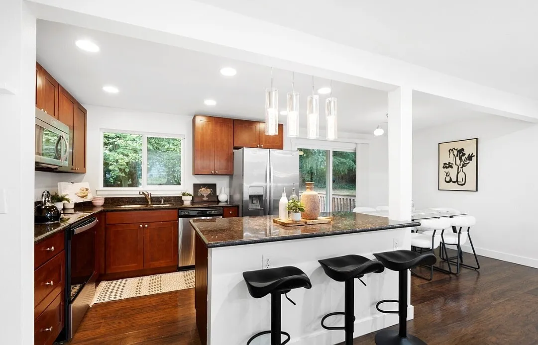 4 bed, 1830 sqft, $3,745 — Photo 2