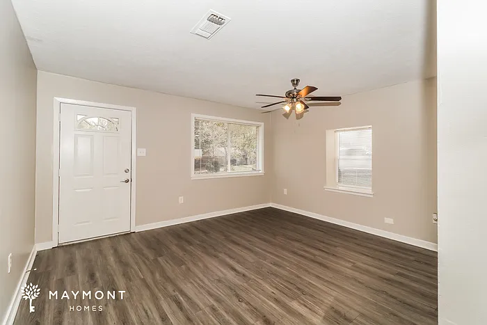 3 bed, 1.5 bath, 1164 sqft, $1,645 — Photo 3