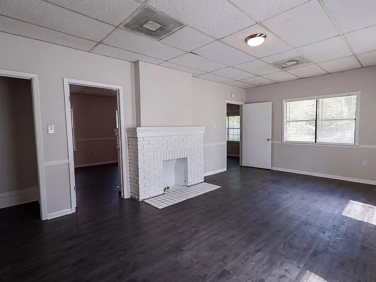 1443 W Kirby Pl — Photo 3