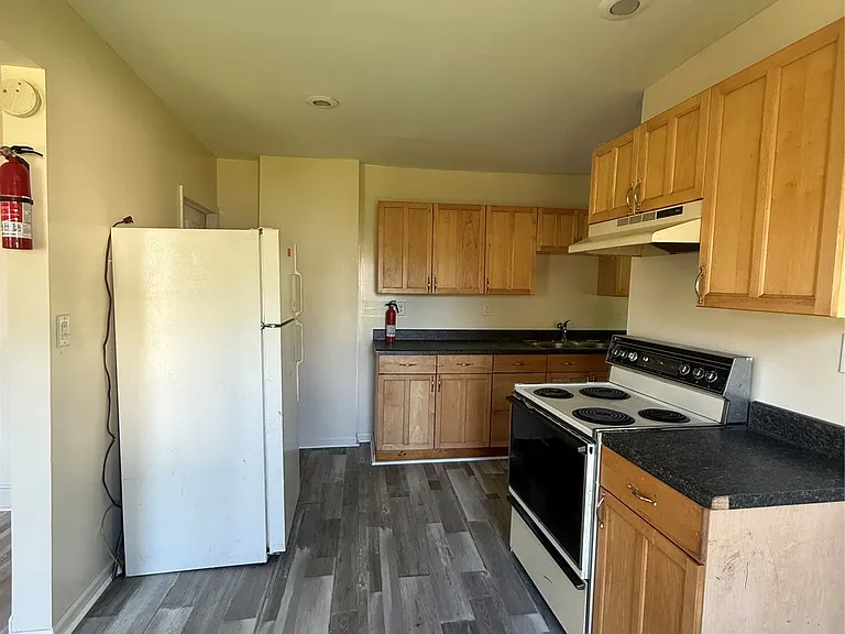 64 Louisa St #1 — Photo 6