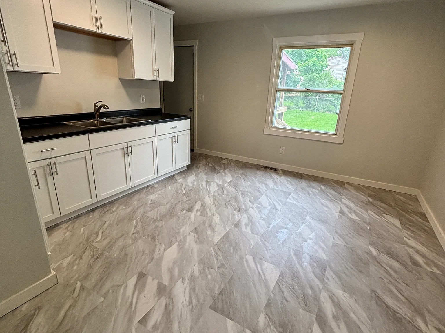 3 bed, 952 sqft, $1,800 — Photo 4