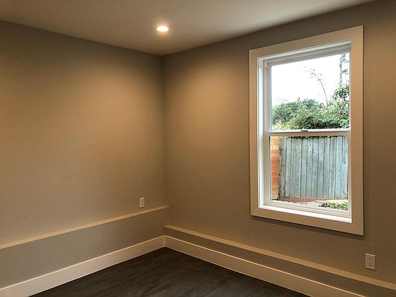 5th image of 4071 Lincoln Ave