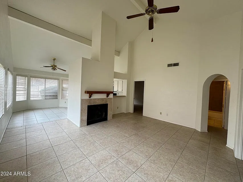 3 bed, 1217 sqft, $2,300 — Photo 4