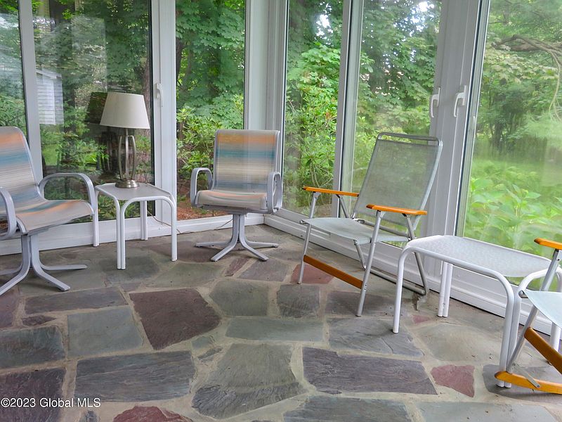 4th image of 2525 Hilltop Road