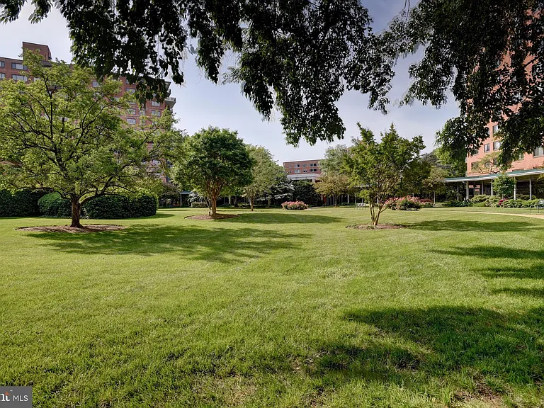 4201 Cathedral Ave NW #813E — Photo 39