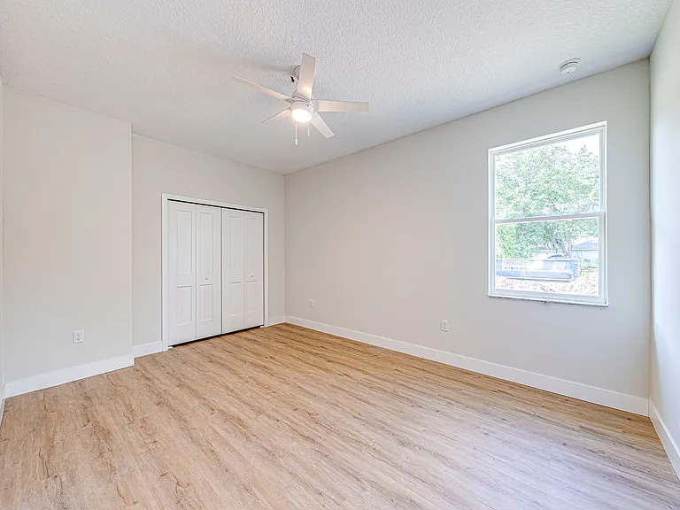 241 N Pine Ave — Photo 12