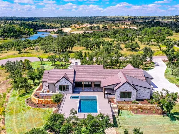395 Lago Vista Dr, Fredericksburg, TX 78624