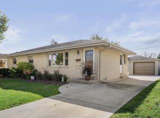 1027 Saxony Dr, Racine, WI 53402