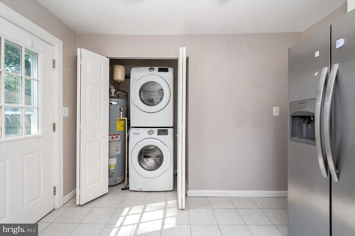 3 bed, 832 sqft, $2,700 — Photo 4
