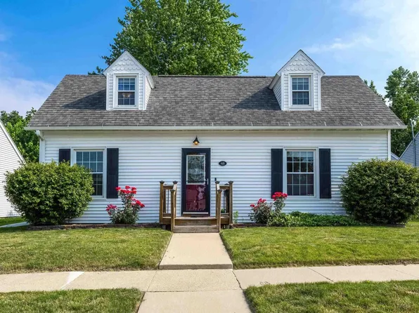 618 12th St, De Witt, IA 52742