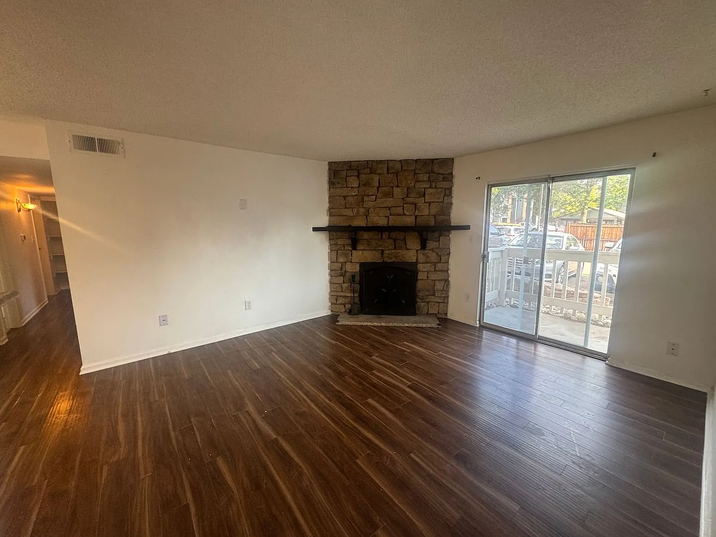 Beautiful 2 Bedroom 2 Bath Condo in DTC — Photo 2