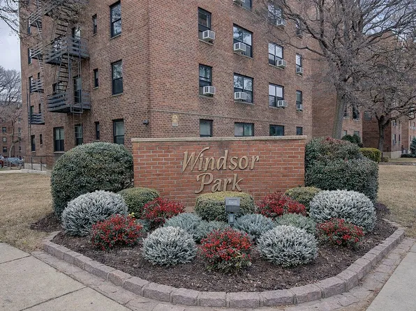211-02 73rd Ave #6P, Oakland Gardens, NY 11364