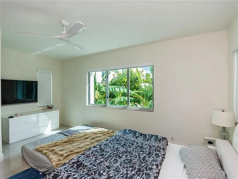 240 Shore Ct — Photo 18