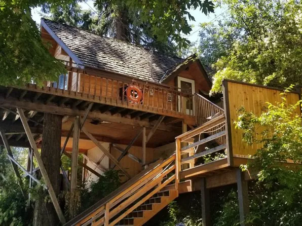 9232 S Lakeshore Rd, Chelan, WA 98816