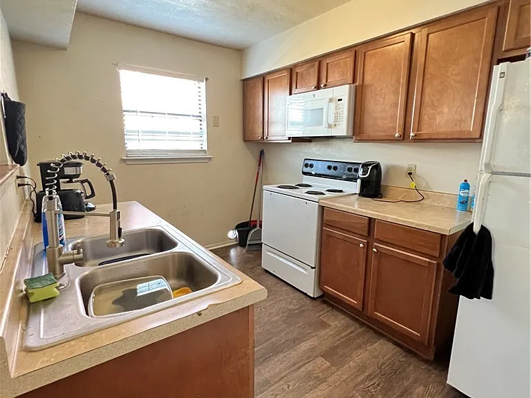 2406 Toro Ln #D — Photo 6