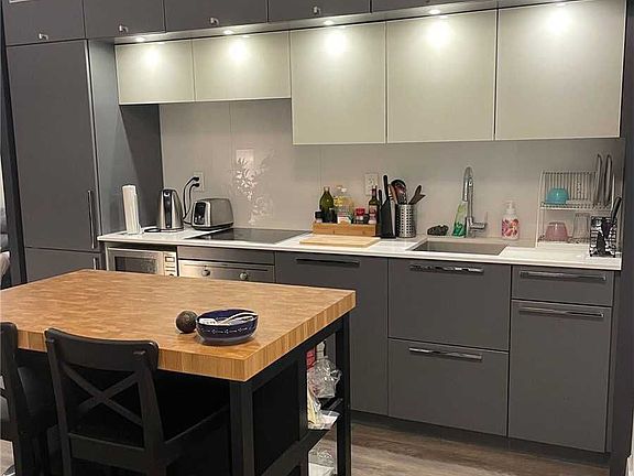 3rd image of 15 Grenville St #2808