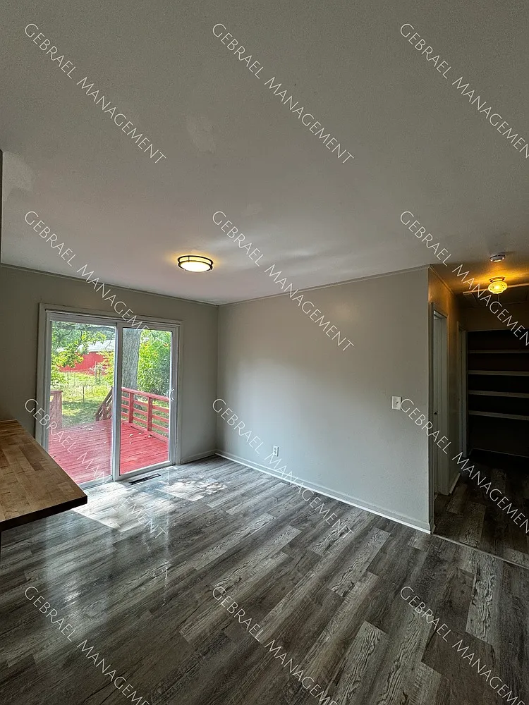 1501 Crestbrook — Photo 4