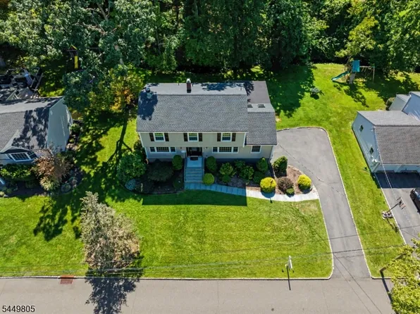 34 Cavell Place, West Caldwell Twp., NJ 07006
