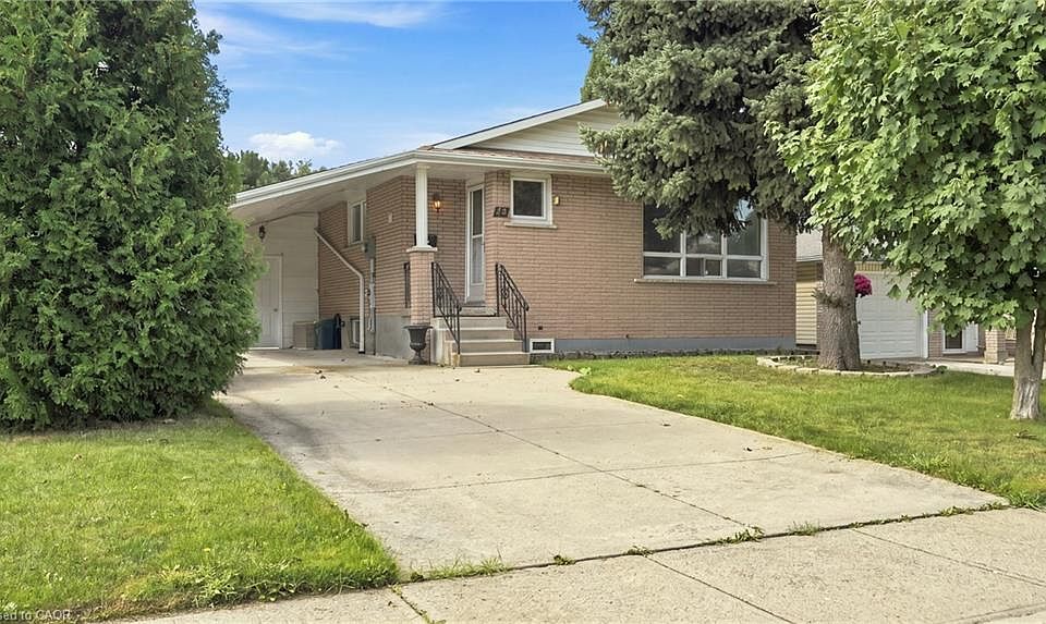1st image of 18 Glen Castle Dr