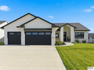 5445 Kestrel Pkwy, Elkhorn, NE 68022