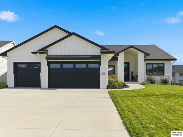 5445 Kestrel Pkwy, Elkhorn, NE 68022
