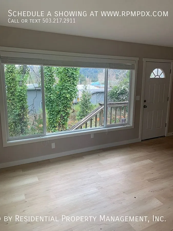Light and Bright Bungalo between Multnomah Village and Hillsdale! — Photo 3