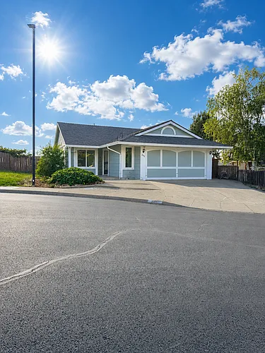 245 Voyager Dr Photo 1