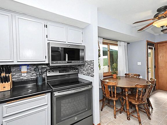 4th image of 2915 Thornapple COURT