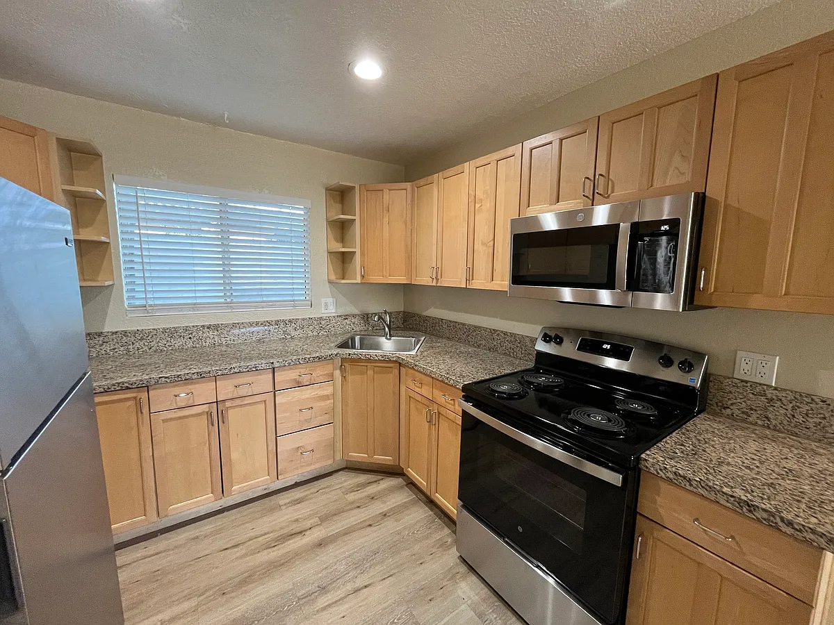 Building Photo - 73922 Shadow Mountain Dr #3