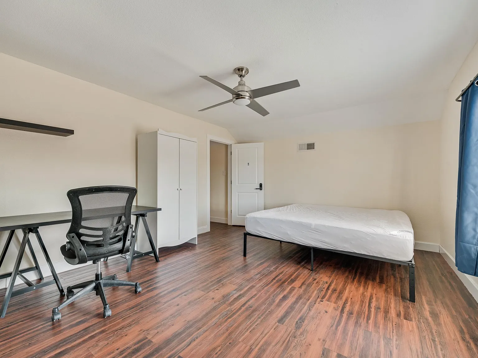 4 bed, 2.0 bath, 1800 sqft, $888 — Photo 1