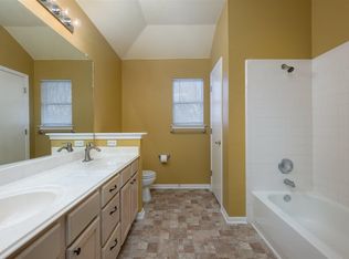 237 Sunshadow Dr, Lockhart, TX 78644