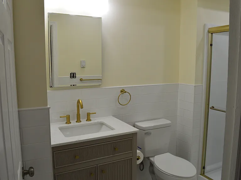 381 Madison Ave #1 — Photo 5