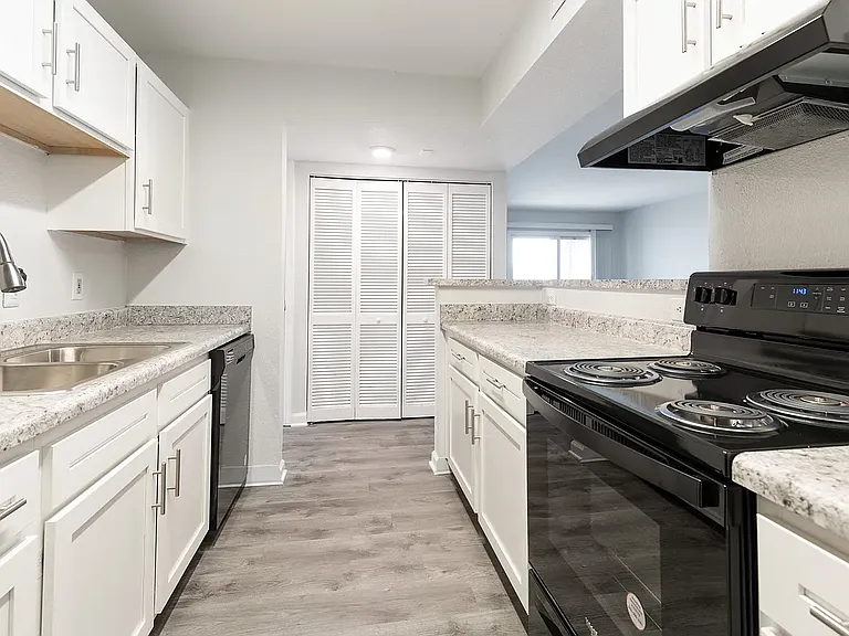 3833 Hoosier Woods Ct — Photo 3