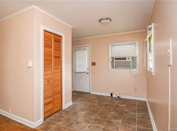 4th image of 2006 Weirs Ln