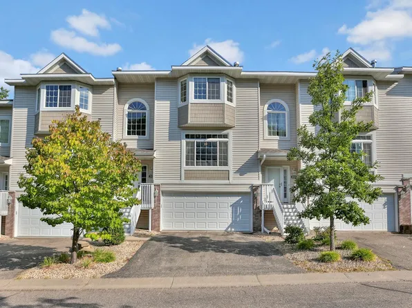 300 McKnight Rd S Unit 212, Maplewood, MN 55119