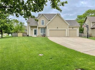 15994 S Brougham Dr, Olathe, KS 66062