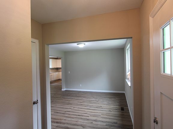 3rd image of 3820 Montview Dr